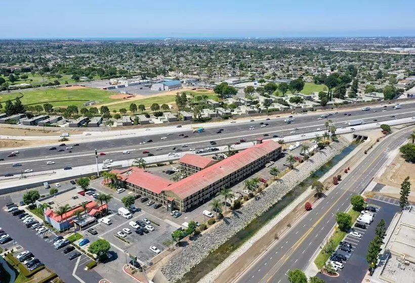 בית מלון כפרי La Quinta Inn By Wyndham Costa Mesa Orange County