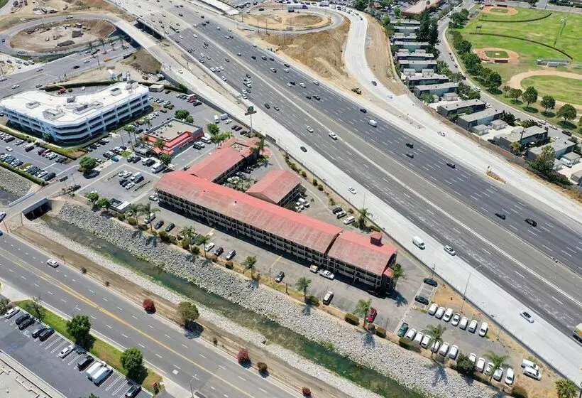 בית מלון כפרי La Quinta Inn By Wyndham Costa Mesa Orange County