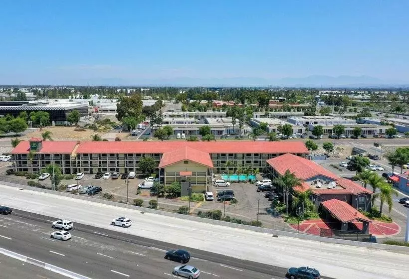 בית מלון כפרי La Quinta Inn By Wyndham Costa Mesa Orange County