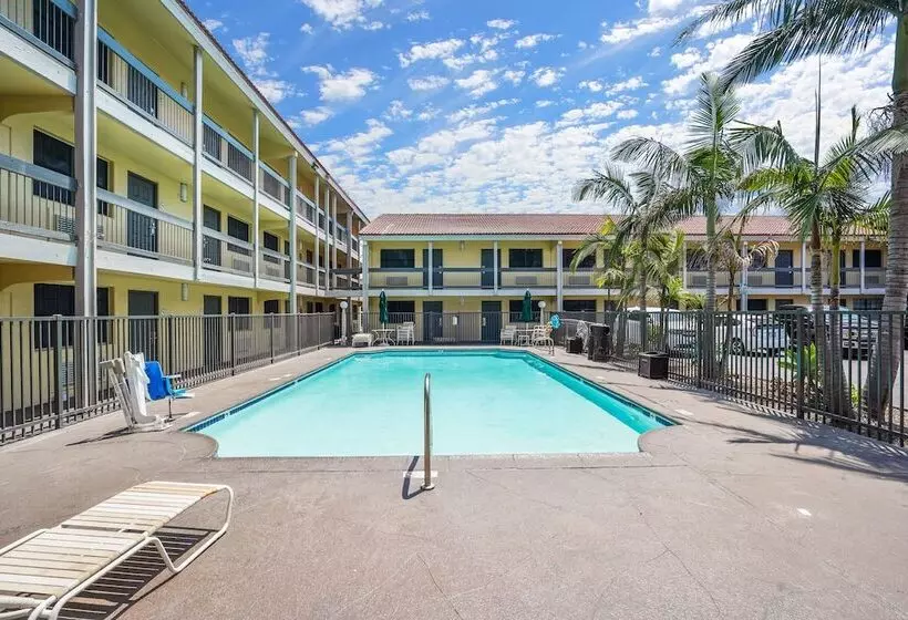 בית מלון כפרי La Quinta Inn By Wyndham Costa Mesa Orange County