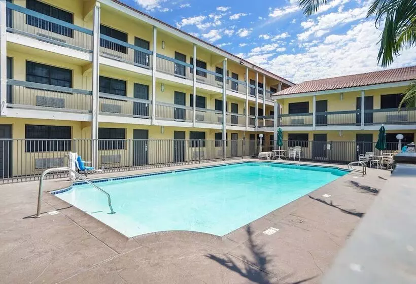 בית מלון כפרי La Quinta Inn By Wyndham Costa Mesa Orange County