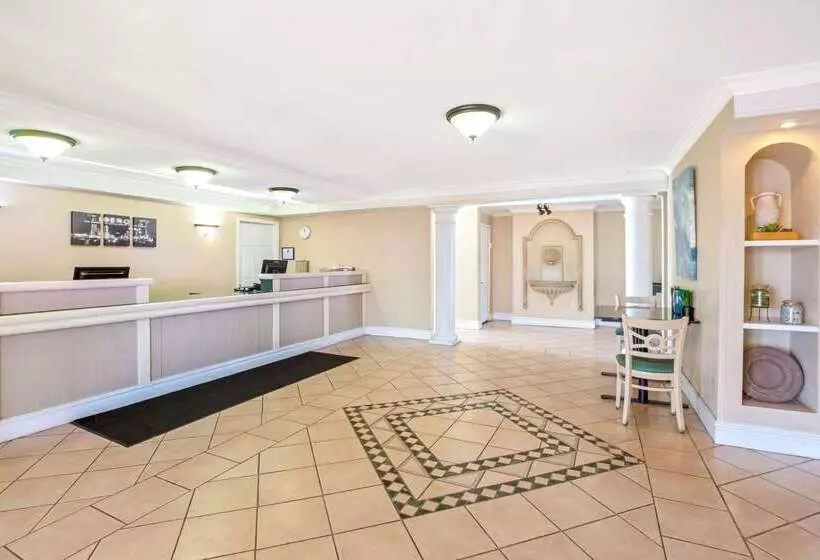 Otel La Quinta Inn By Wyndham Reno