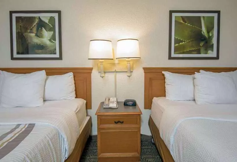 Отель La Quinta Inn By Wyndham San Antonio Market Square