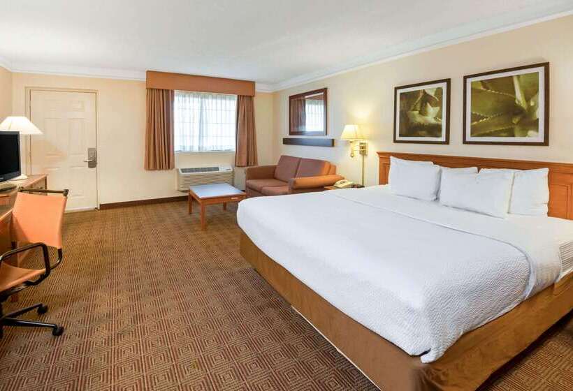 هتل La Quinta Inn By Wyndham San Antonio Market Square