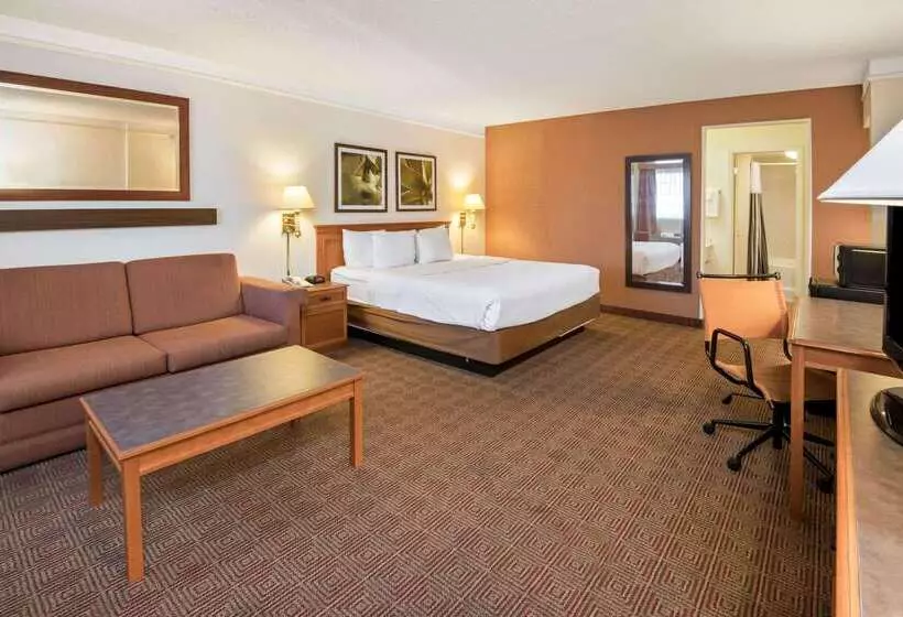 Отель La Quinta Inn By Wyndham San Antonio Market Square