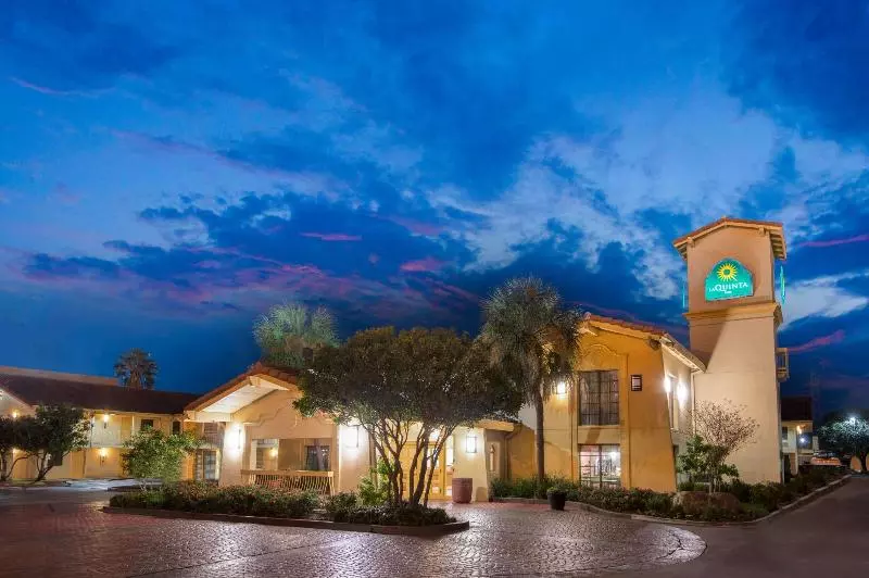 Отель La Quinta Inn By Wyndham San Antonio Market Square