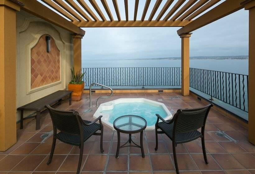 هتل Monterey Bay Inn