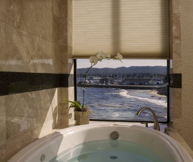 هتل Monterey Bay Inn