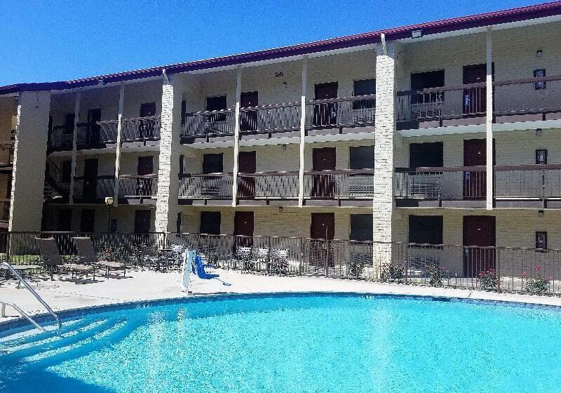 هتل Red Roof Inn & Suites Houston Hobby Airport