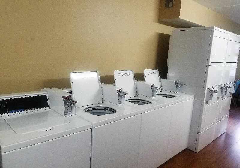 هتل Red Roof Inn & Suites Houston Hobby Airport