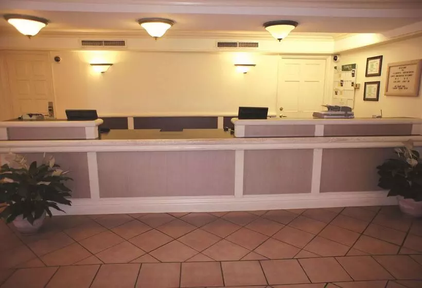 Hotel Super 8 By Wyndham Austin South I 35