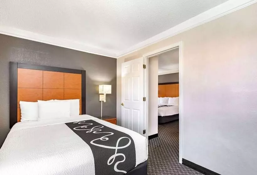 فندق Travelodge By Wyndham El Paso  Airport