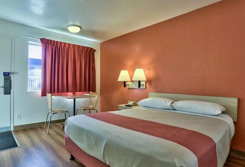 Motel 6 Flagstaff, Az   Butler