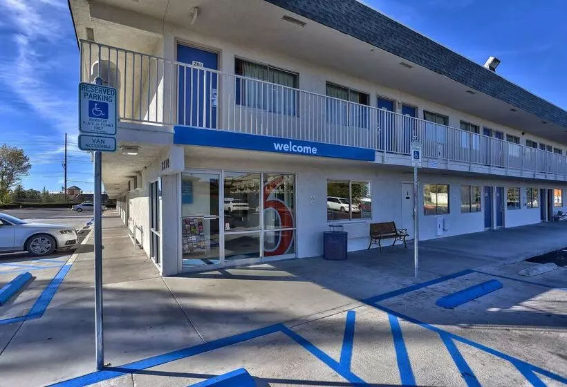 Motel 6 Flagstaff, Az   Butler