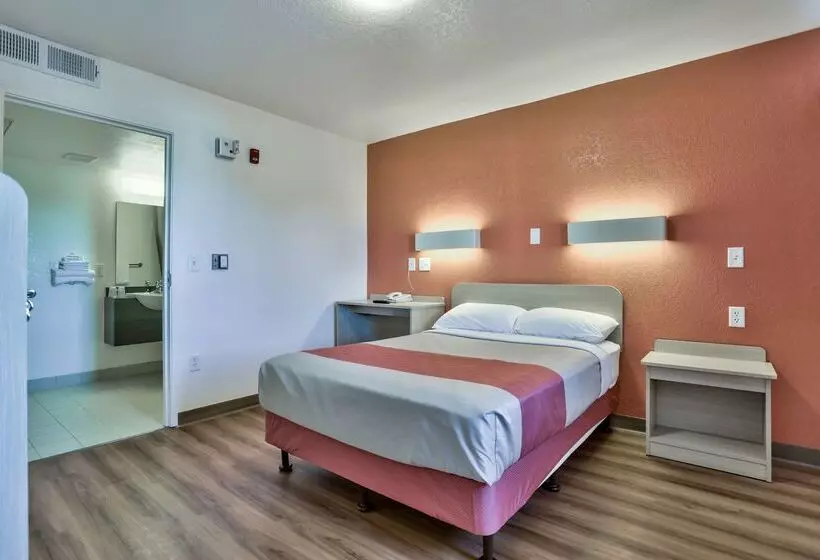 Motel 6 Flagstaff, Az   Butler