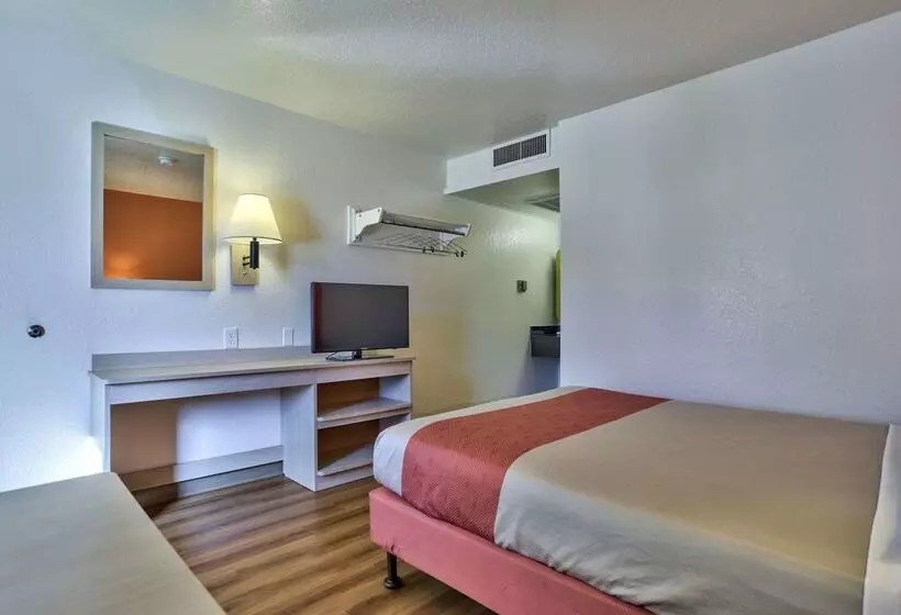 Motel 6 Flagstaff, Az   Butler