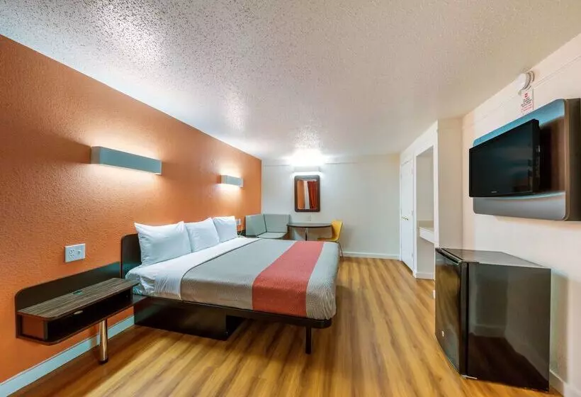 Motel 6dallas, Tx Farmers Branch