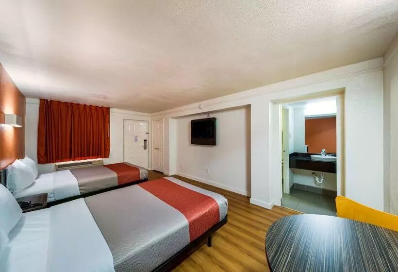 Motel 6dallas, Tx Farmers Branch