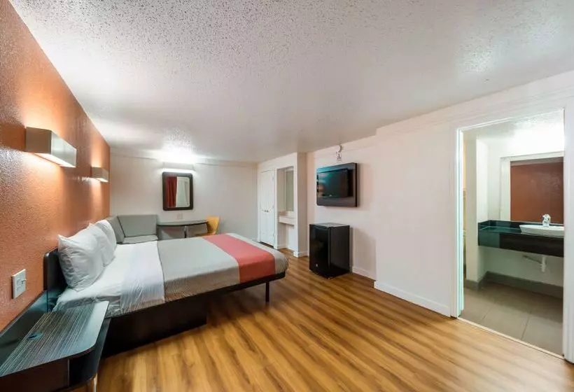 Motel 6dallas, Tx Farmers Branch