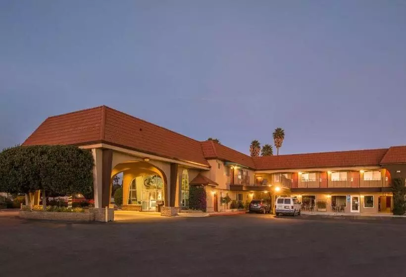 Мотель Laurel Inn & Conference Center