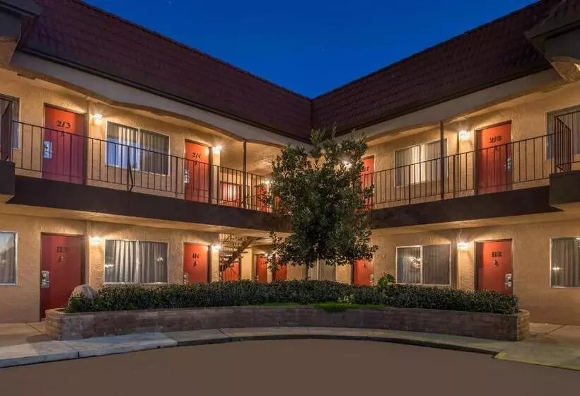 Мотель Laurel Inn & Conference Center