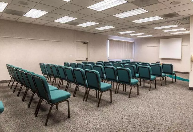 Мотель Laurel Inn & Conference Center