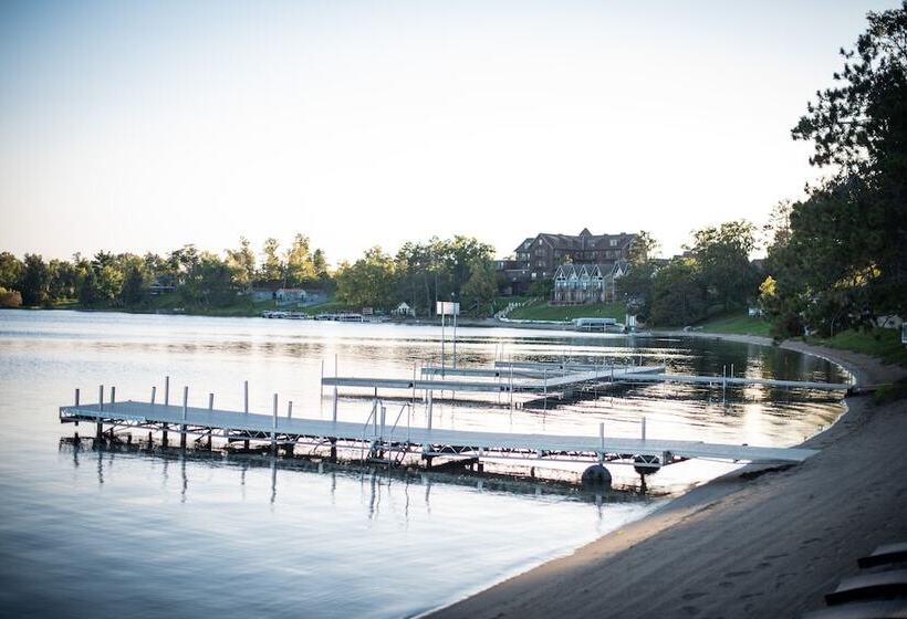 Resort Maddens On Gull Lake