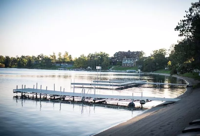 منتجع Maddens On Gull Lake