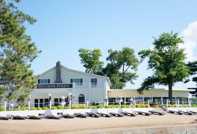 Resort Maddens On Gull Lake