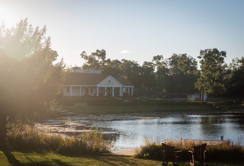 Resort Maddens On Gull Lake