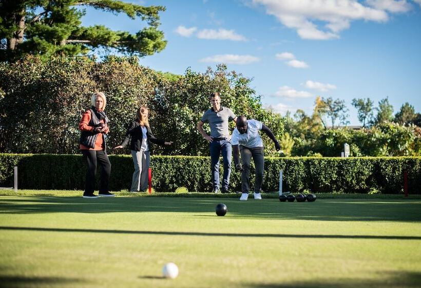 Resort Maddens On Gull Lake