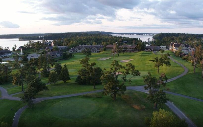 Resort Maddens On Gull Lake