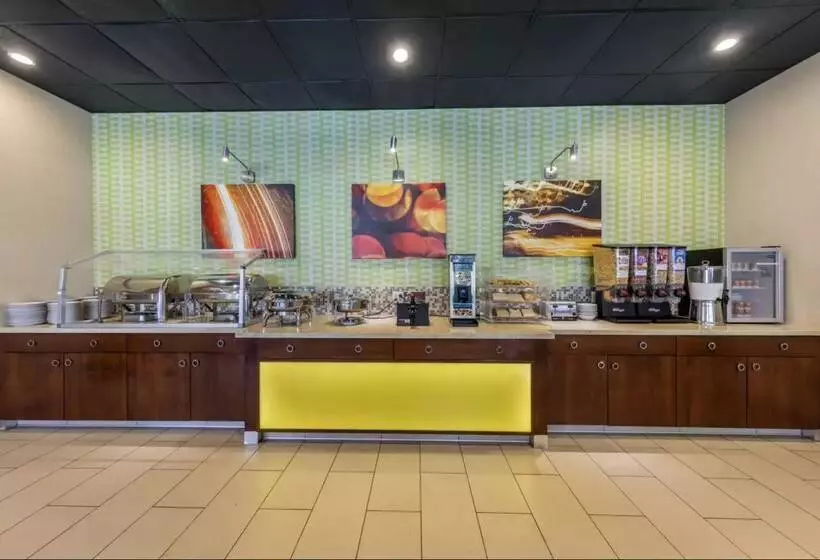 Clarion Hotel Anaheim Resort