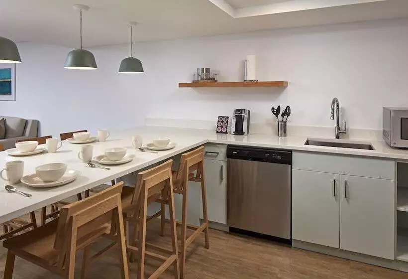 Hadley Resort And Marina