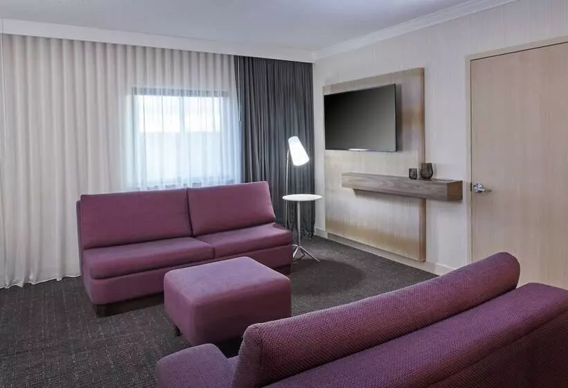 Delta Hotels By Marriott Detroit Novi