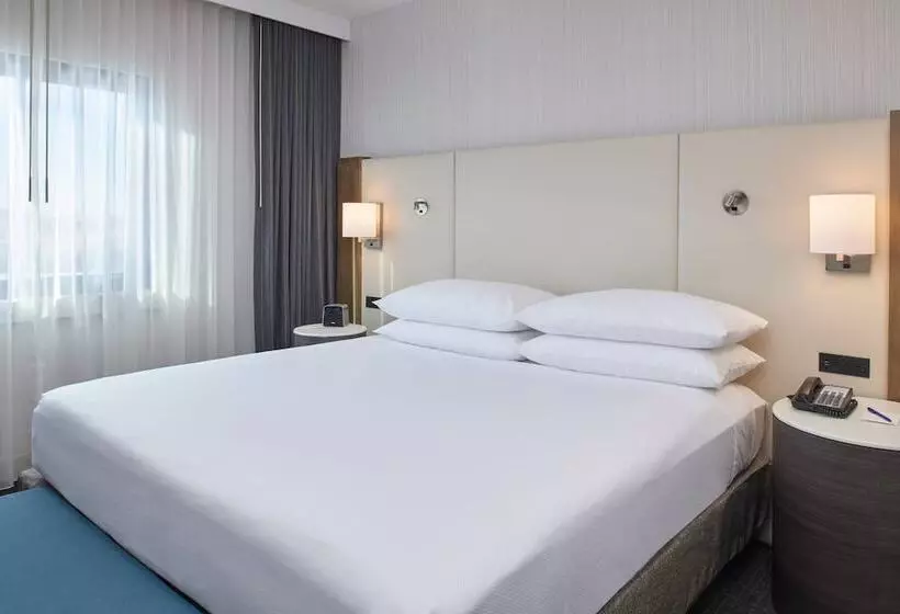 Delta Hotels By Marriott Detroit Novi