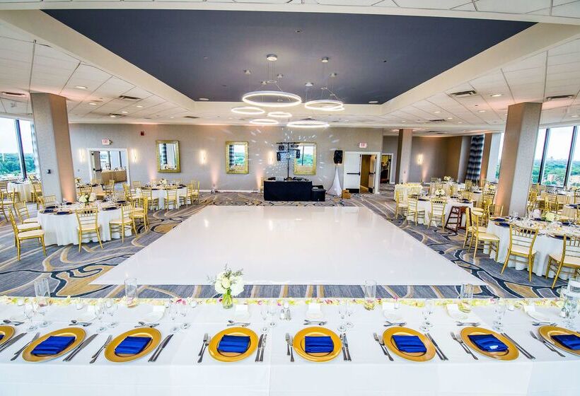 فندق Doubletree By Hilton  Chicago  North Shore Conference Center