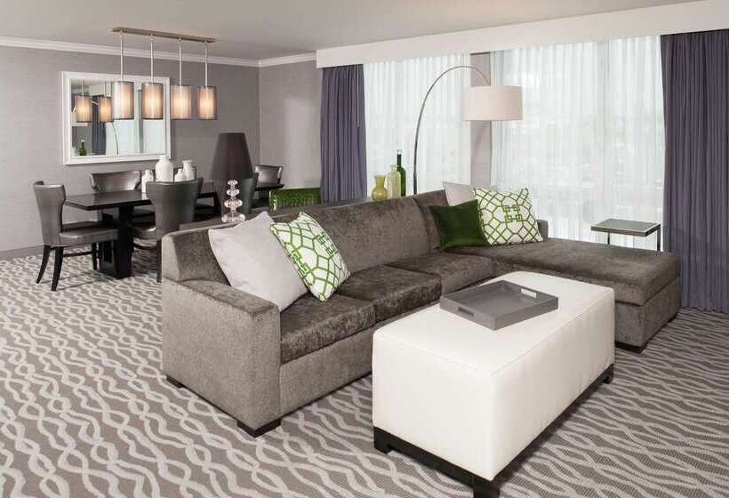 فندق Doubletree By Hilton  Chicago  North Shore Conference Center