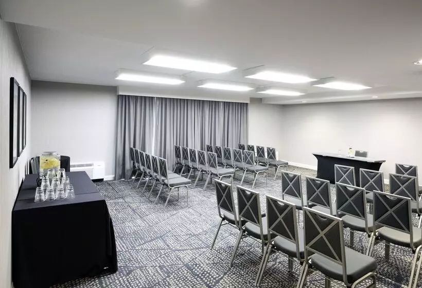 Szálloda Doubletree By Hilton  Chicago  North Shore Conference Center