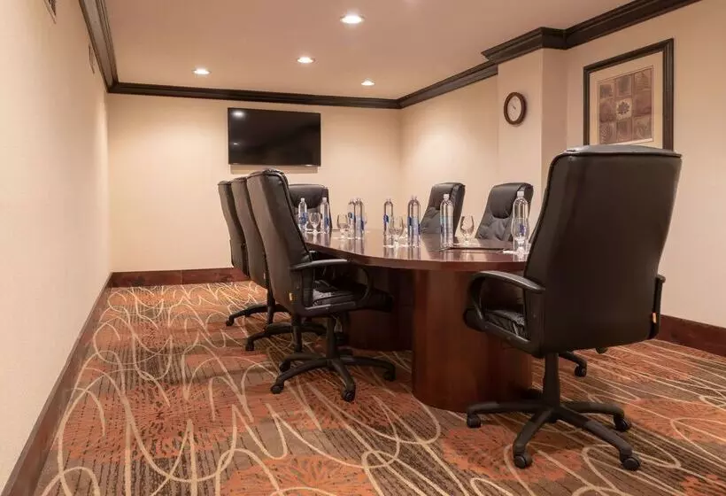 Doubletree By Hilton Hotel Norfolk Airport