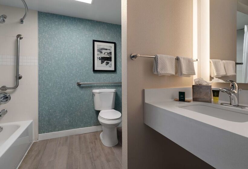 Doubletree By Hilton Hotel Norfolk Airport