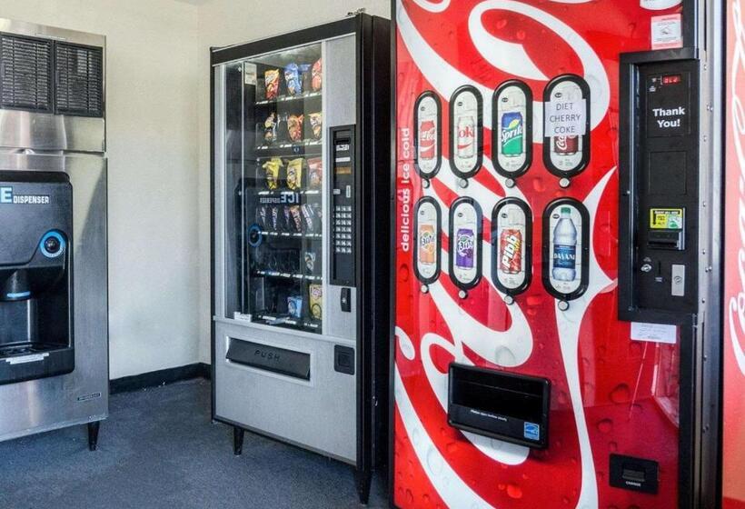 فندق Econo Lodge University