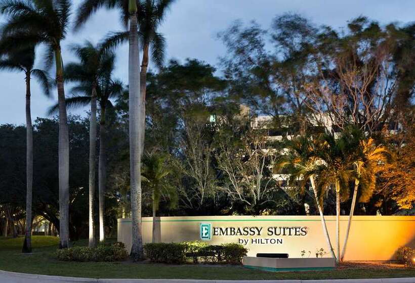 בית מלון כפרי Embassy Suites Boca Raton