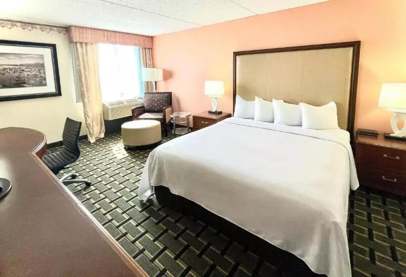 Fairbridge Hotel Cleveland East