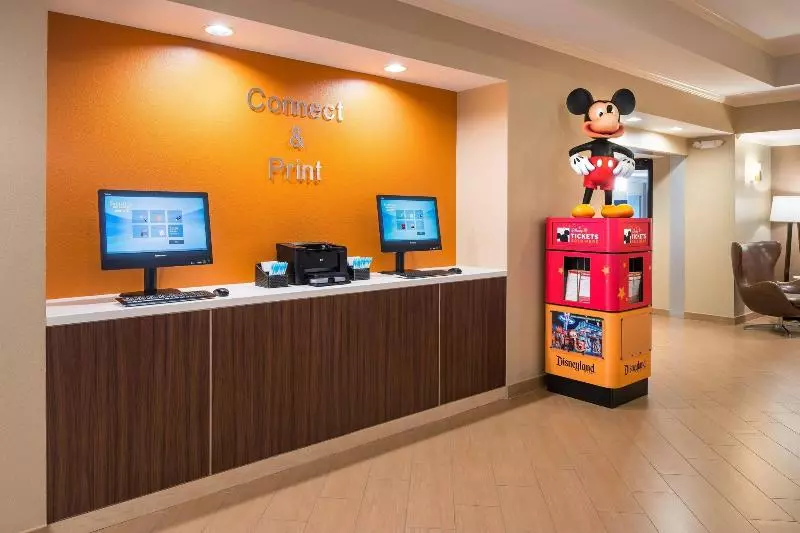 هتل Fairfield By Marriott Anaheim Resort