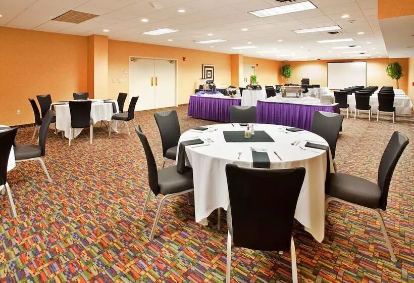 Szálloda Holiday Inn At The Campus, An Ihg