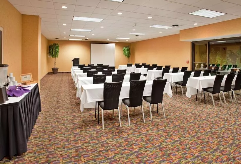 Szálloda Holiday Inn At The Campus, An Ihg