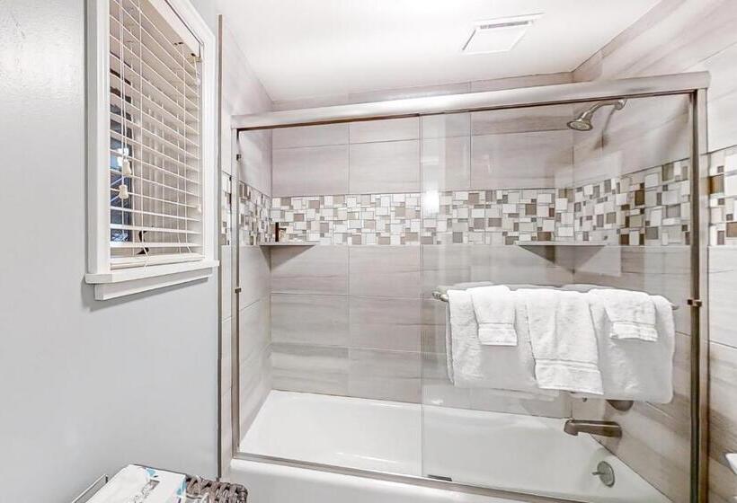 هتل Park Ave Manor 3b