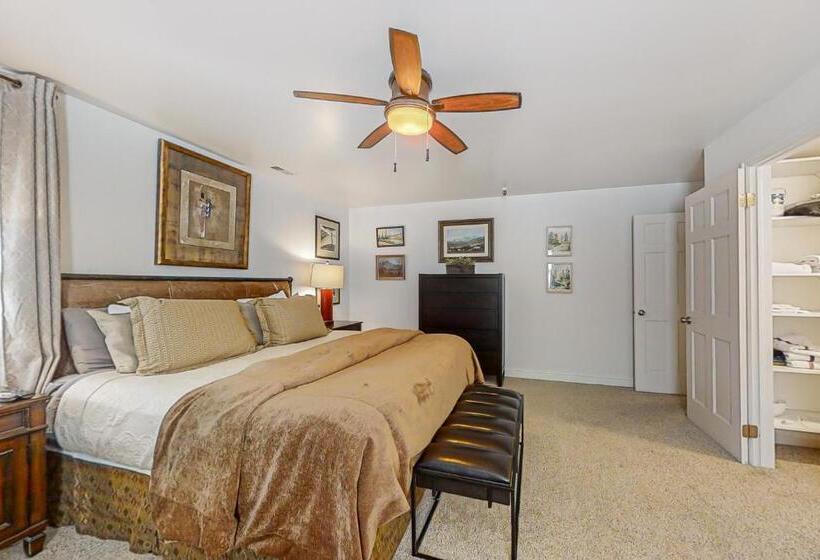 هتل Park Ave Manor 3b