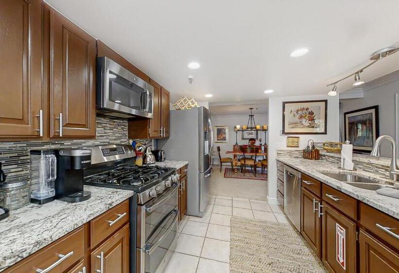 هتل Park Ave Manor 3b